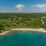 Saladinka With Whirlpool