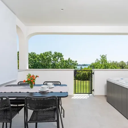 Saladinka With Whirlpool Holiday home Porec