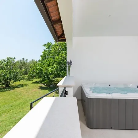 Holiday home Saladinka With Whirlpool *
