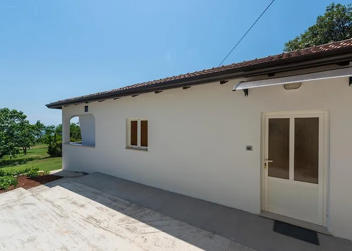 Saladinka With Whirlpool Casa vacanze Porec