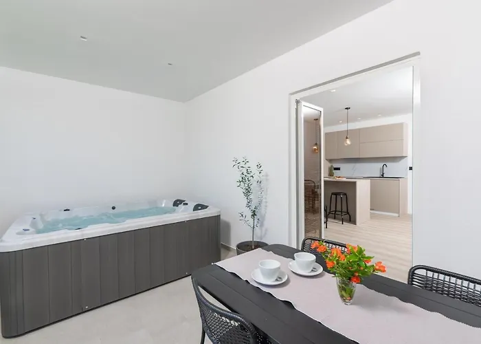 Saladinka With Whirlpool Casa vacanze Porec